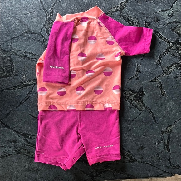 Columbia Pink Rashguard with Fun Decorative Two Tone Pattern - Picture 4 of 5